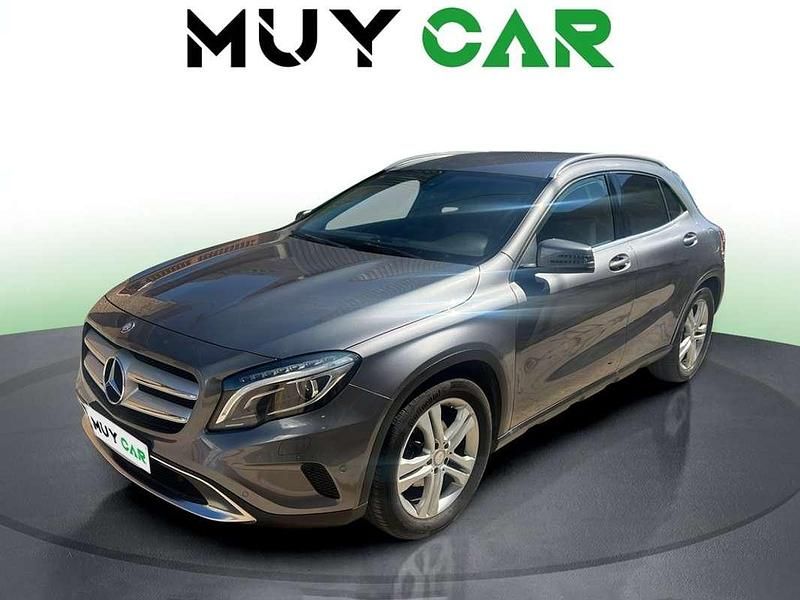 Begagnad Mercedes GLA200 136 HK (100 kW) 2017 Grå SUV