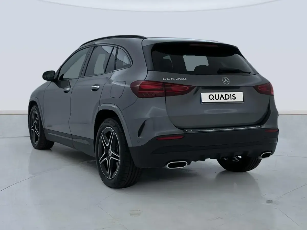 Usado Mercedes GLA200 163 CV (119 kW) 2024 Gris SUV