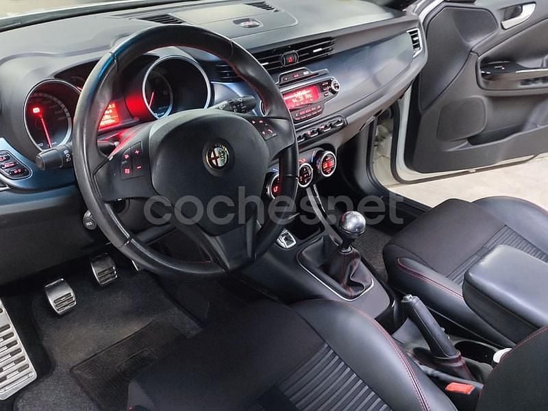 Usado Alfa Romeo Giulietta Distinctive 140 CV (102 kW) 2012 Blanco Utilitario