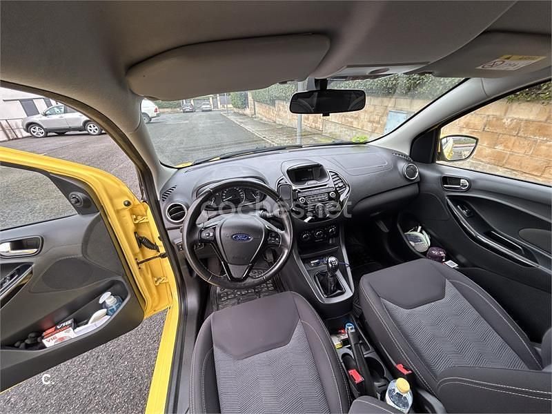 Usado Ford Ka Plus Ultimate 85 CV (62 kW) 2017 Amarillo Utilitario