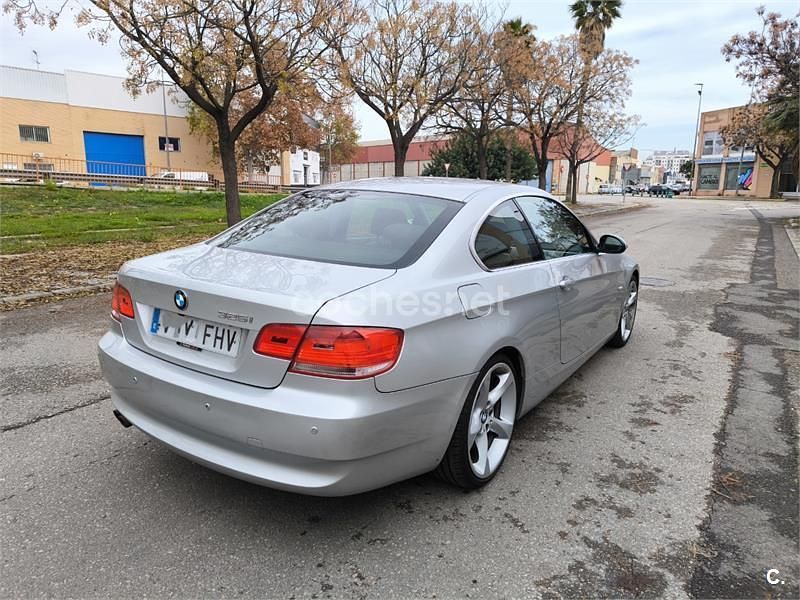 Usado BMW 325 218 CV (160 kW) 2006 Gris / plata Coupe