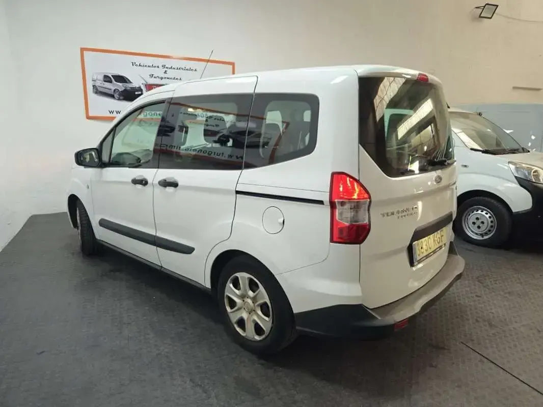 Usado Ford Transit Trend 102 CV (75 kW) 2019 Blanco Familiar
