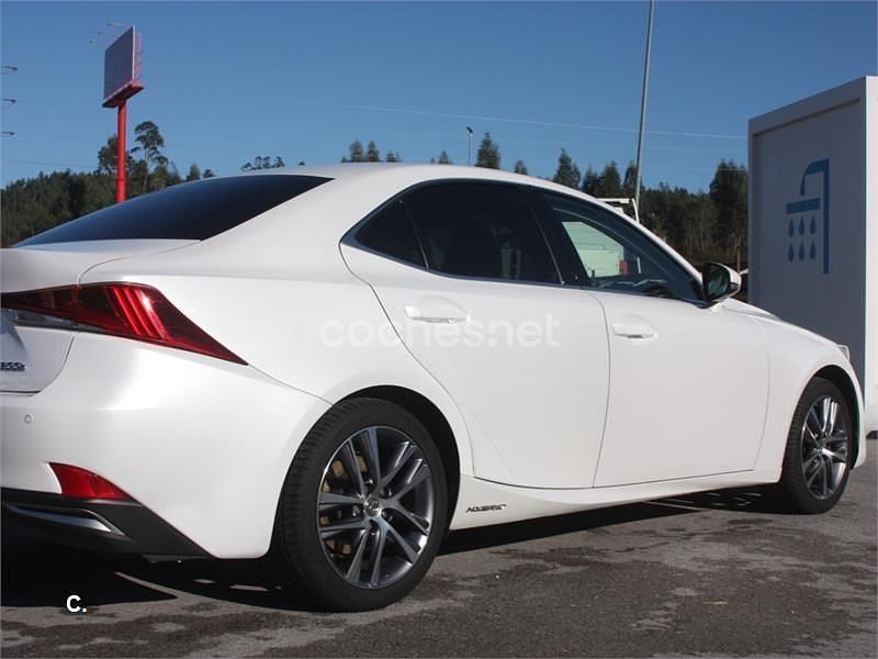 Usado Lexus IS300h Executive Line 223 CV (164 kW) 2017 Blanco Berlina
