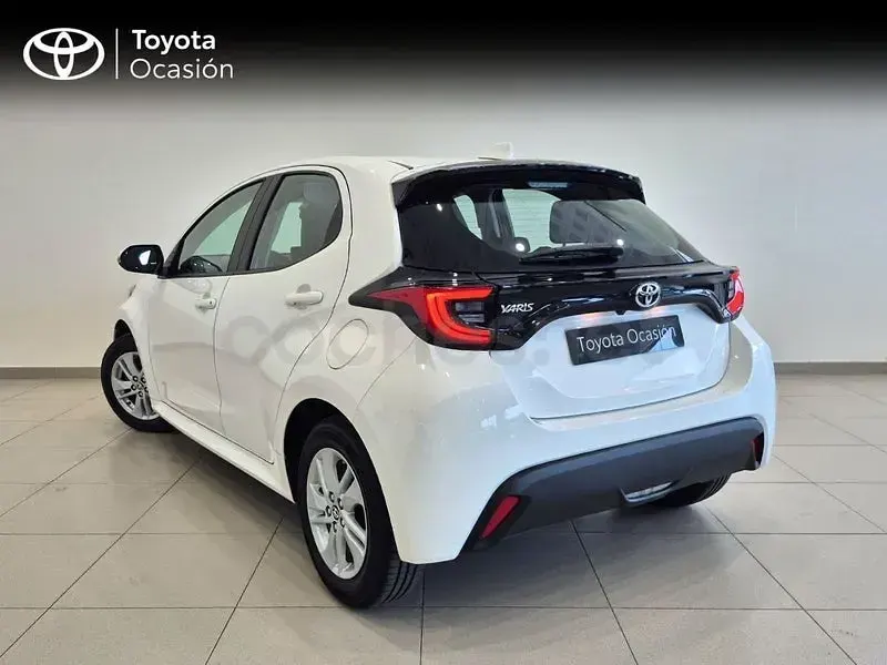 Usado Toyota Yaris 125 CV (91 kW) 2023 Blanco Utilitario