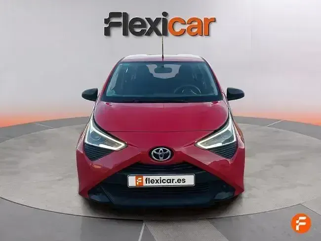 Usado Toyota Aygo X-play 72 CV (52 kW) 2022 Rojo