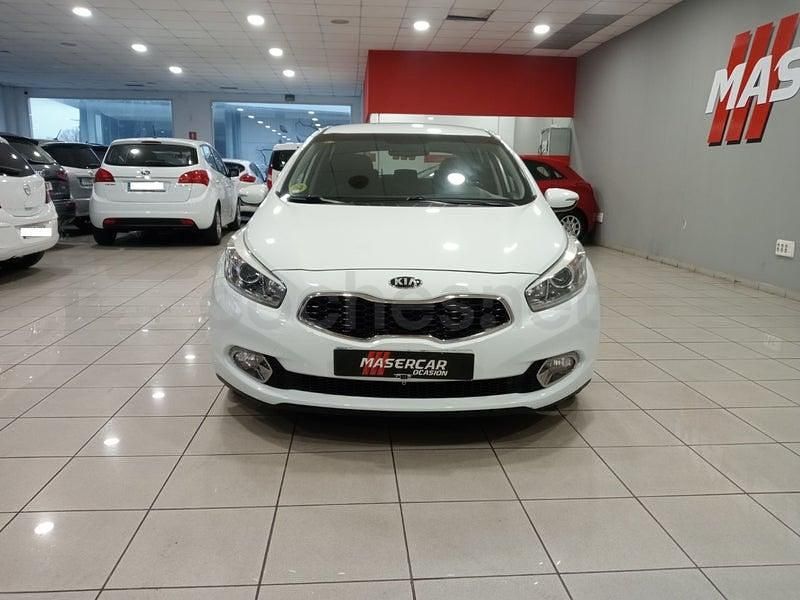 Blanco Usado 2015 Kia Ceed GT Berlina | 6890 € (Buen precio) - Imagen 1/4