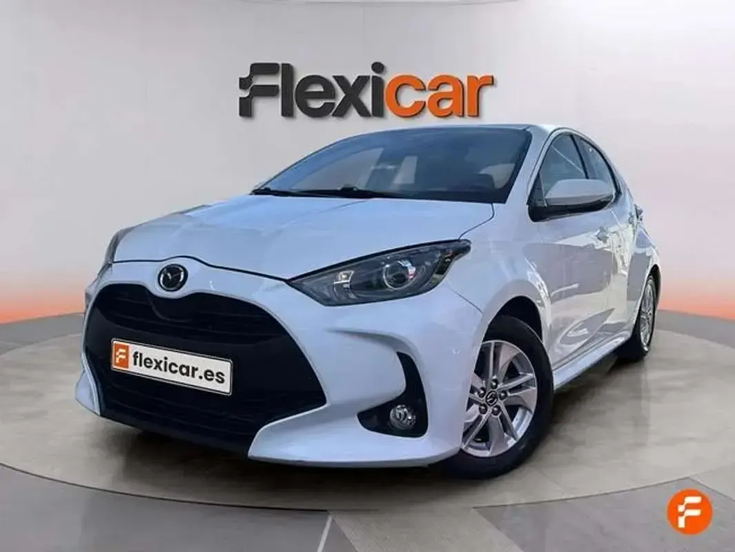 Usado Mazda 2 Exclusive-Line 90 CV (66 kW) 2023 Blanco Utilitario