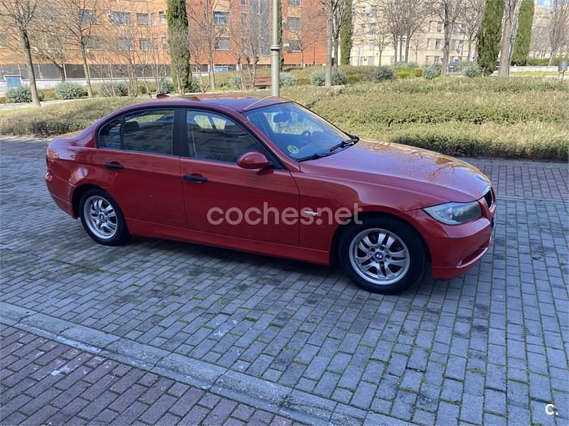 Usado BMW 318 122 CV (89 kW) 2006 Rojo Berlina