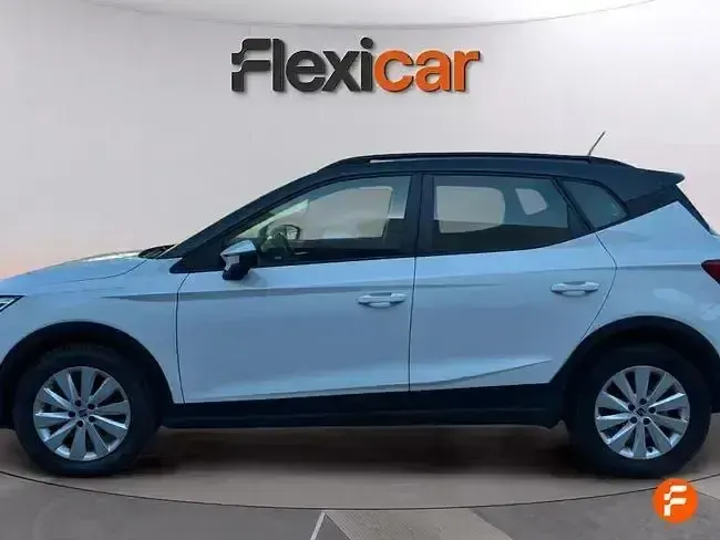 Usado Seat Arona Style Plus 110 CV (80 kW) 2021 Blanco SUV