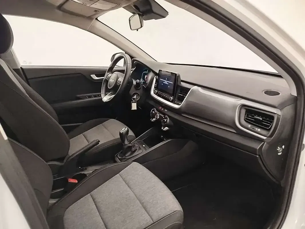 Usado Kia Stonic 101 CV (74 kW) 2025 Blanco SUV