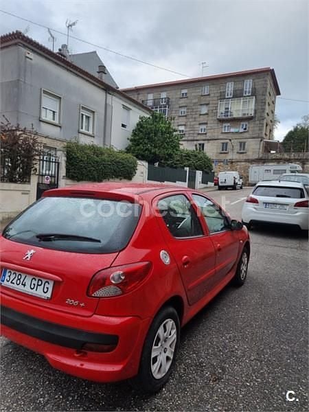 Usado Peugeot 206+ 70 CV (51 kW) 2009 Rojo Utilitario