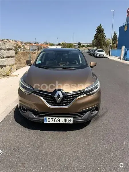 Usado Renault Kadjar Zen 130 CV (95 kW) 2015 Marrón SUV