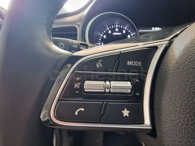 Usado Kia Ceed 100 CV (73 kW) 2024 Negro Utilitario