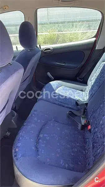 Usado Peugeot 206 75 CV (55 kW) 1998 Rojo Utilitario