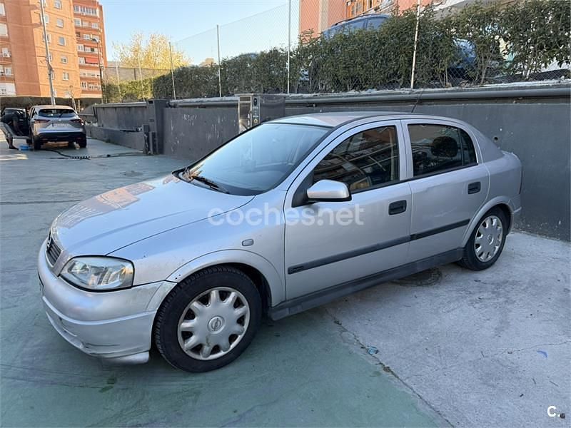 Usado Opel Astra Comfort 100 CV (73 kW) 2001 Gris / plata Berlina