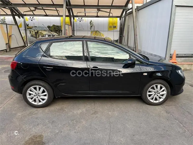 Usado Seat Ibiza Reference 85 CV (62 kW) 2015 Negro Berlina