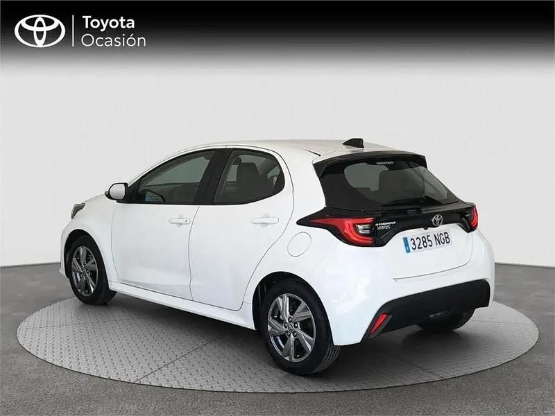 Usado Toyota Yaris Hybrid Active 116 CV (85 kW) 2025 Blanco Monovolumen