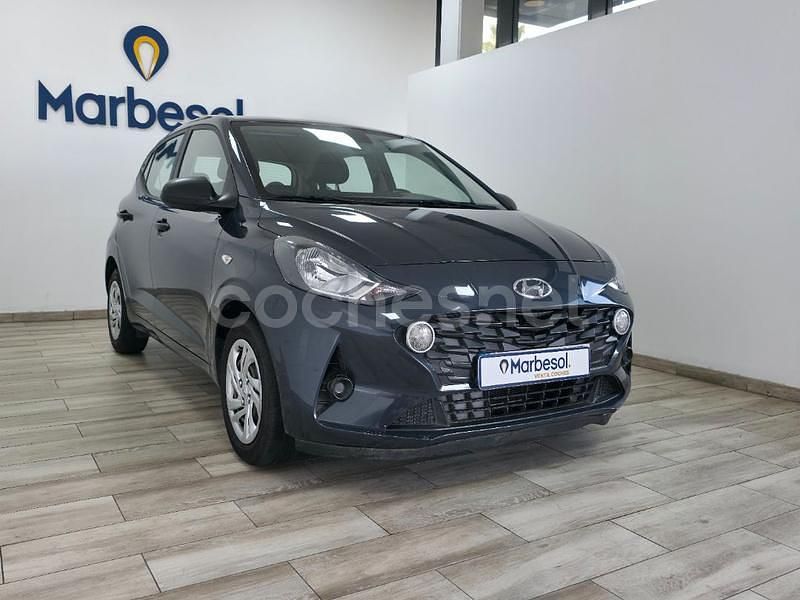 Usado Hyundai i10 67 CV (49 kW) 2021 Gris / plata Utilitario