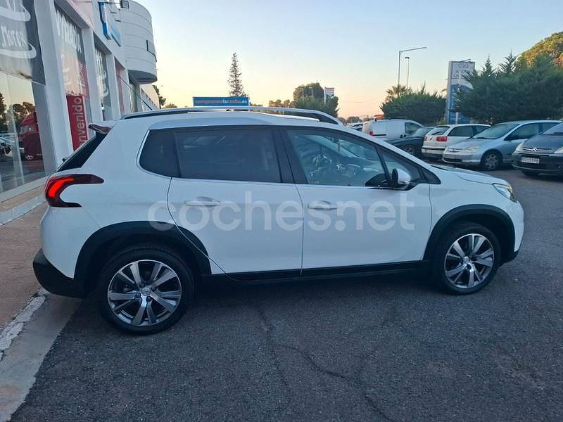 Usado Peugeot 2008 Allure 120 CV (88 kW) 2018 Blanco SUV