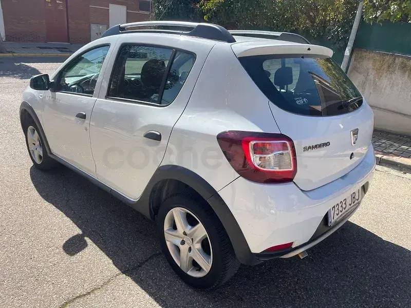 Usado Dacia Sandero Stepway 90 CV (66 kW) 2015 Blanco Berlina