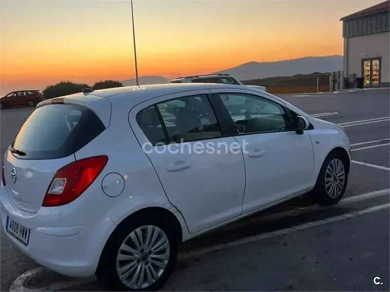 Usado Opel Corsa Selective 85 CV (62 kW) 2014 Blanco Utilitario
