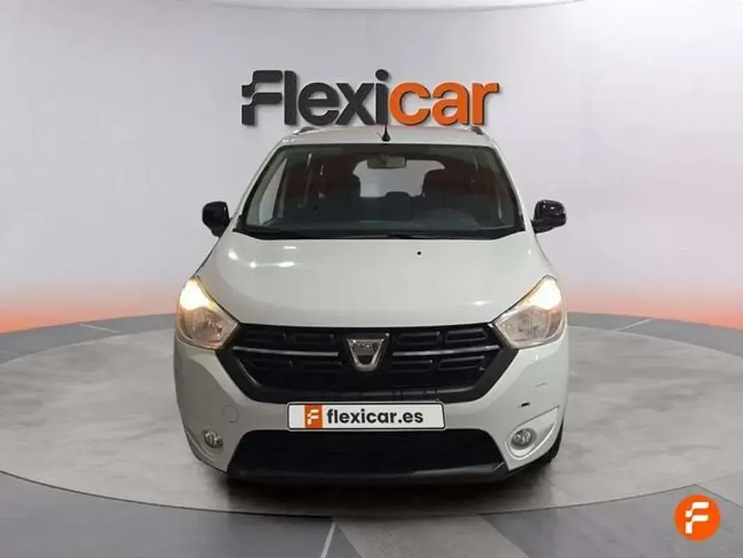 Usado Dacia Lodgy Comfort 116 CV (85 kW) 2022 Blanco Monovolumen