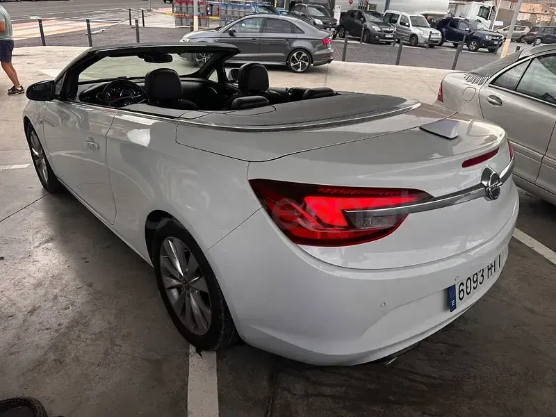 Usado Opel Astra GTC Sportive 170 CV (125 kW) 2013 Blanco Berlina