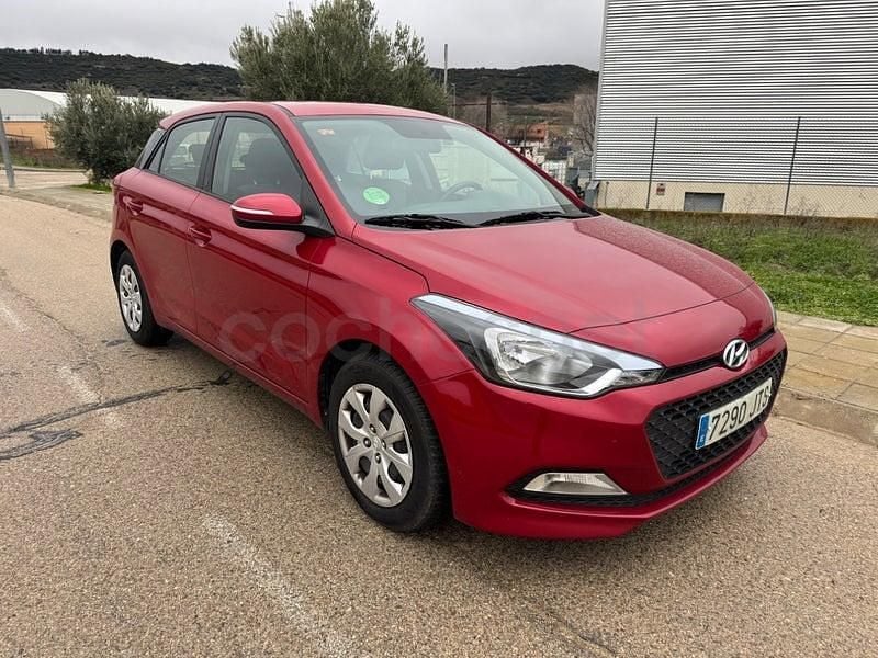 Usado Hyundai i20 84 CV (61 kW) 2016 Granate Berlina