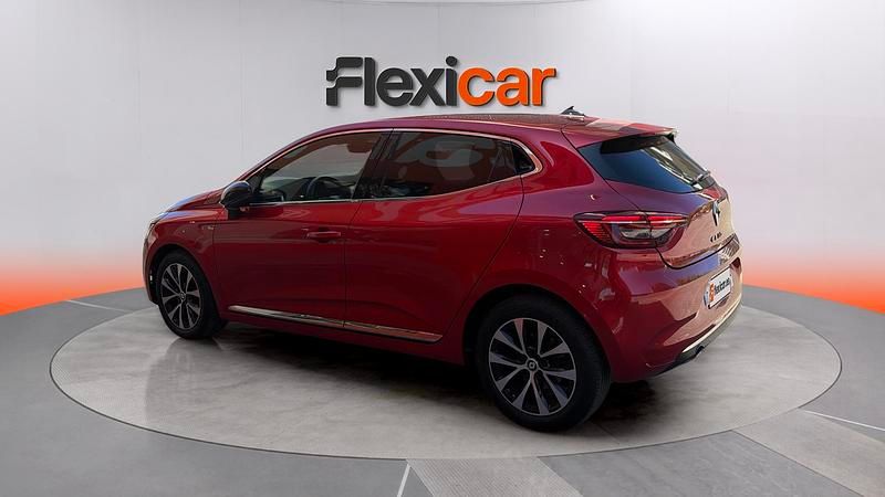 Begagnad Renault Clio V Techno 90 HK (66 kW) 2023 Röd Sedan