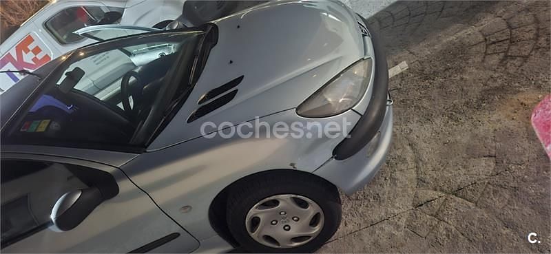 Usado Peugeot 206 90 CV (66 kW) 2000 Azul Berlina