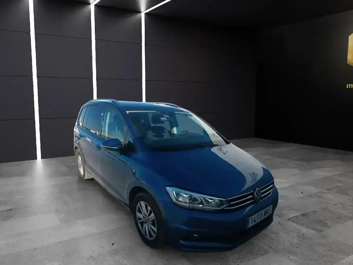Usado VW Touran Advance 122 CV (89 kW) 2023 Azul Monovolumen