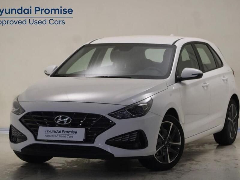 Atlas white Usado 2024 Hyundai i30 Berlina | 19.900 € (Precio justo) - Imagen 1/4