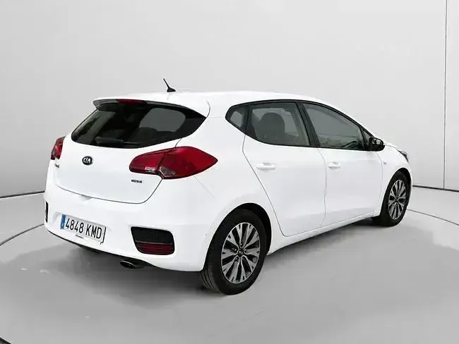 Usado Kia Ceed GT Plus 90 CV (66 kW) 2018 Blanco Berlina