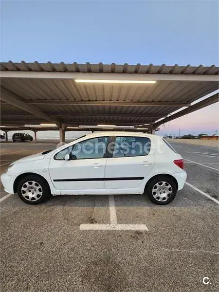 Usado Peugeot 307 110 CV (80 kW) 2005 Blanco Berlina
