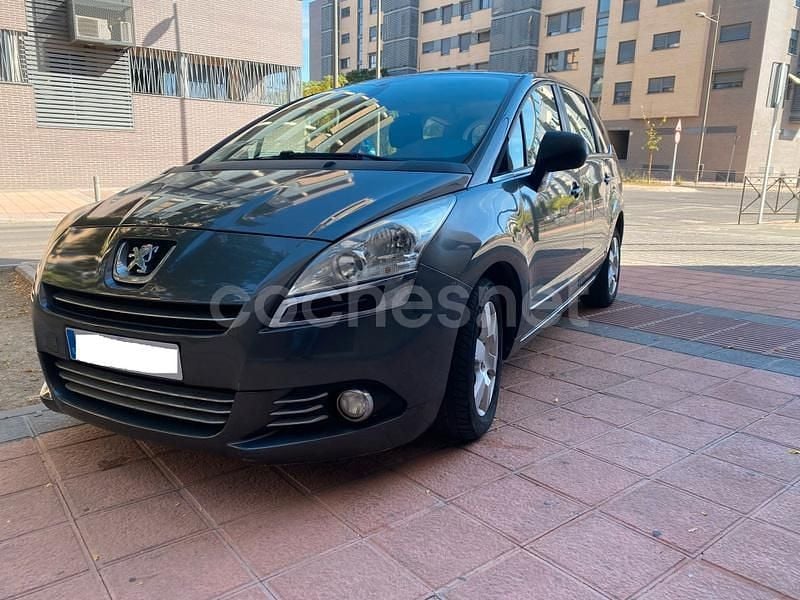 Gris / plata Usado 2011 Peugeot 5008 Active Monovolumen | 6890 € (Precio justo) - Imagen 1/4