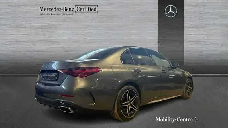 Usado Mercedes C300e 313 CV (230 kW) 2025 Gris / plata Berlina