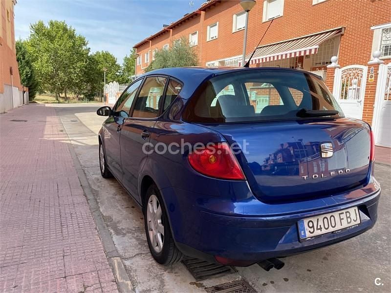 Usado Seat Toledo Sport 140 CV (102 kW) 2006 Azul Utilitario