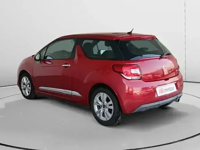 Usado DS Automobiles DS3 82 CV (60 kW) 2016 Rojo Utilitario