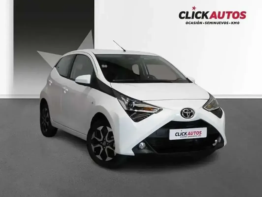 Usado Toyota Aygo X-play 72 CV (52 kW) 2021 Blanco Utilitario