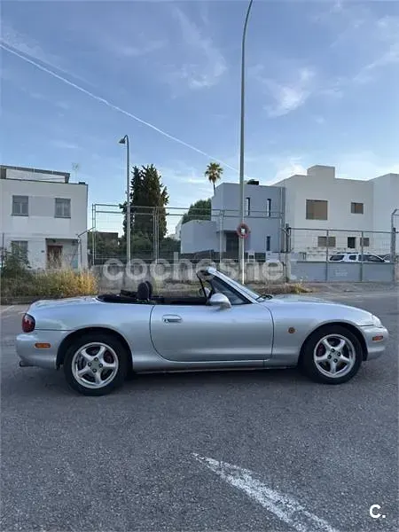 Usado Mazda MX5 131 CV (96 kW) 1999 Gris / plata Descapotable