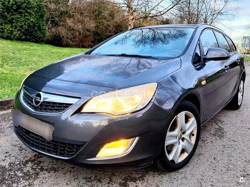 Gris / plata Usado 2012 Opel Astra Selective Familiar | 3750 € (Precio justo) - Imagen 1/4