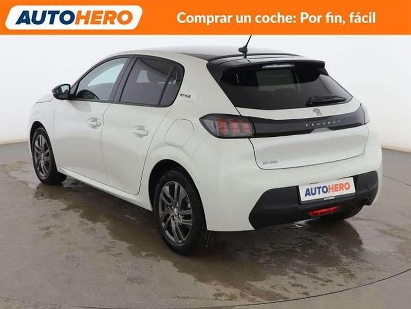 Usado Peugeot 208 Style 102 CV (75 kW) 2021 Blanco Utilitario