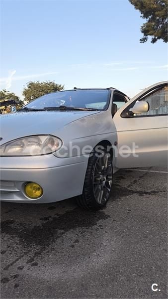 Gris / plata Usado 2001 Renault Mégane Coupé Coupe | 1300 € - Imagen 1/4