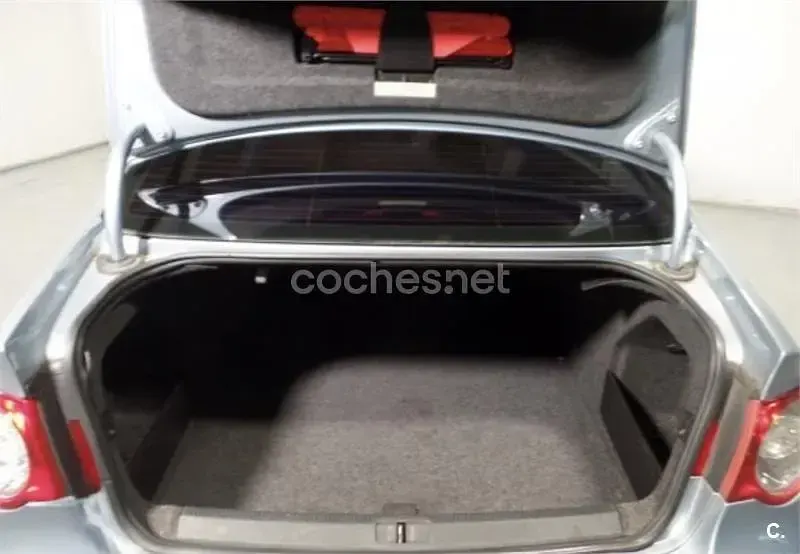 Usado VW Passat Edition 110 CV (80 kW) 2010 Gris / plata Berlina