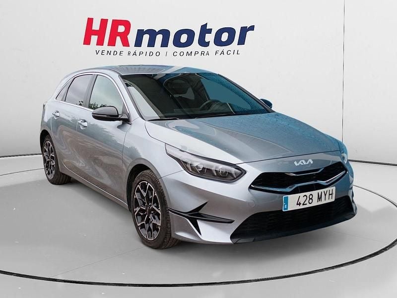 Gris Usado 2025 Kia Ceed Style Berlina | 20.990 € (Super precio) - Imagen 1/4