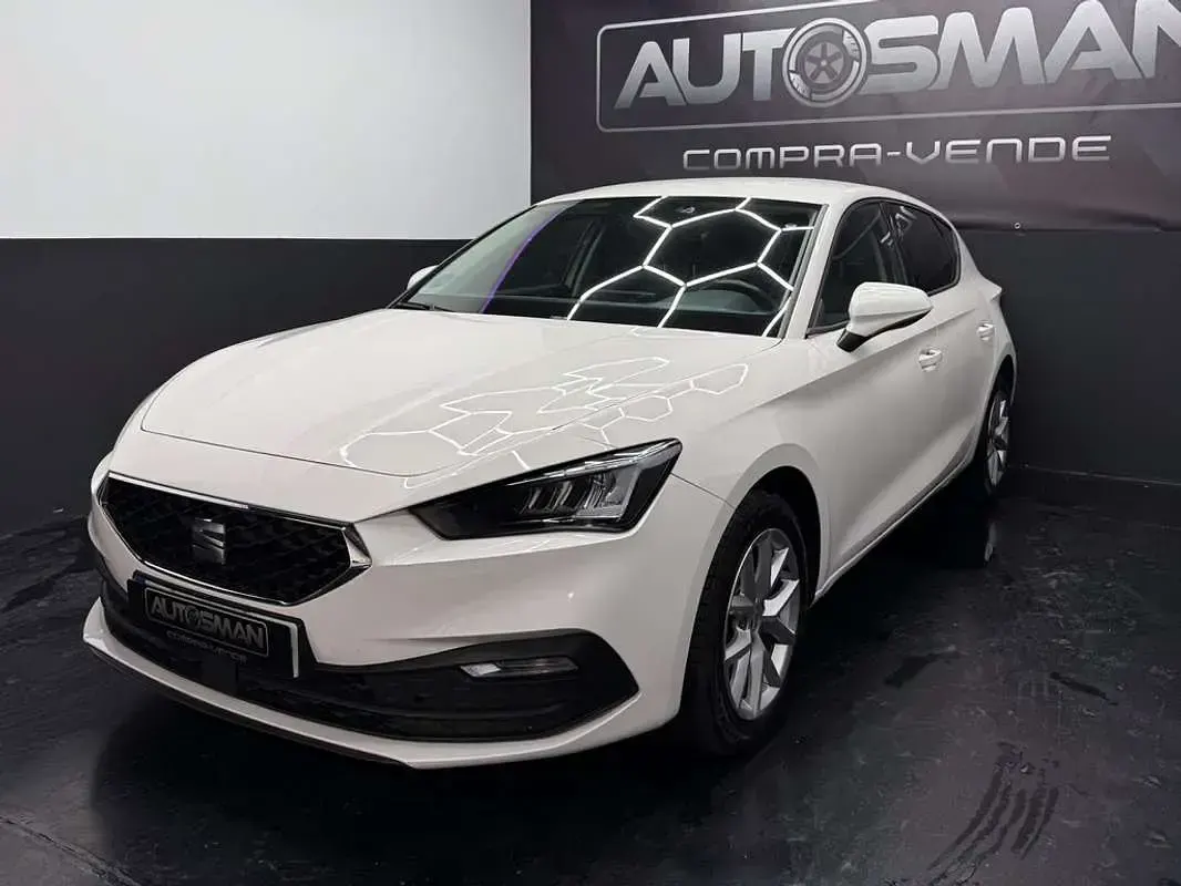 Usado Seat Leon Style 116 CV (85 kW) 2021 Blanco Utilitario
