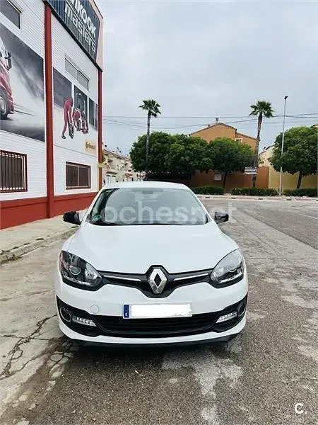 Usado Renault Mégane LIMITED 115 CV (84 kW) 2015 Blanco Berlina