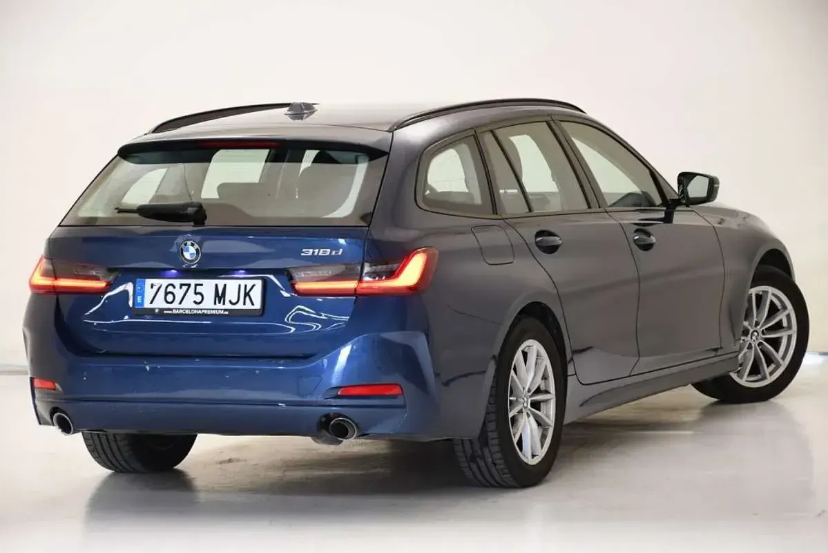 Usado BMW 318 150 CV (110 kW) 2023 Azul Familiar