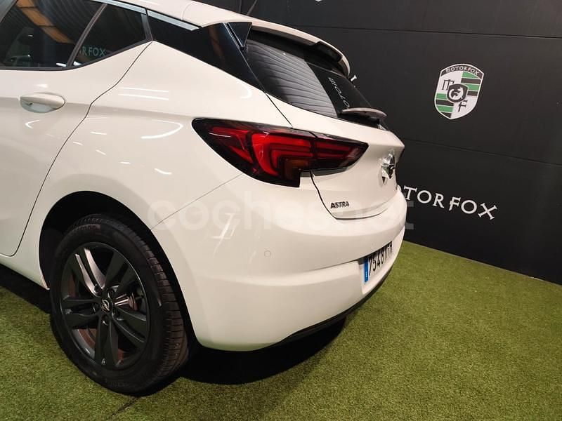 Usado Opel Astra 110 CV (80 kW) 2019 Blanco Berlina