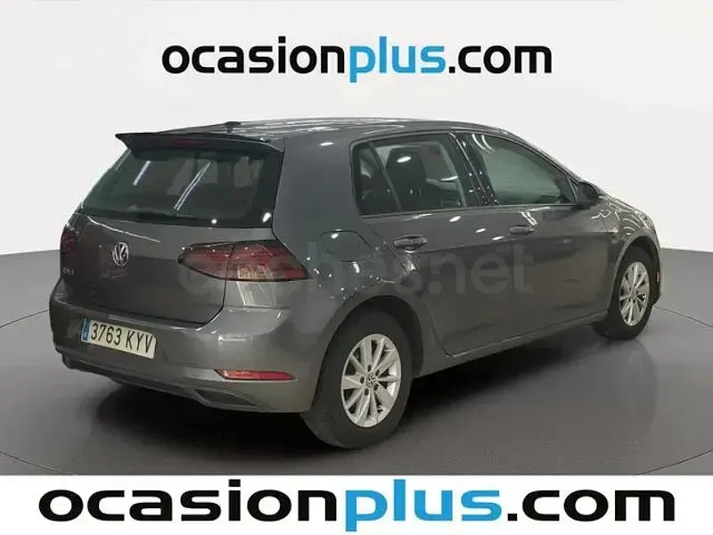 Usado VW Golf VII 115 CV (84 kW) 2019 Gris / plata Berlina